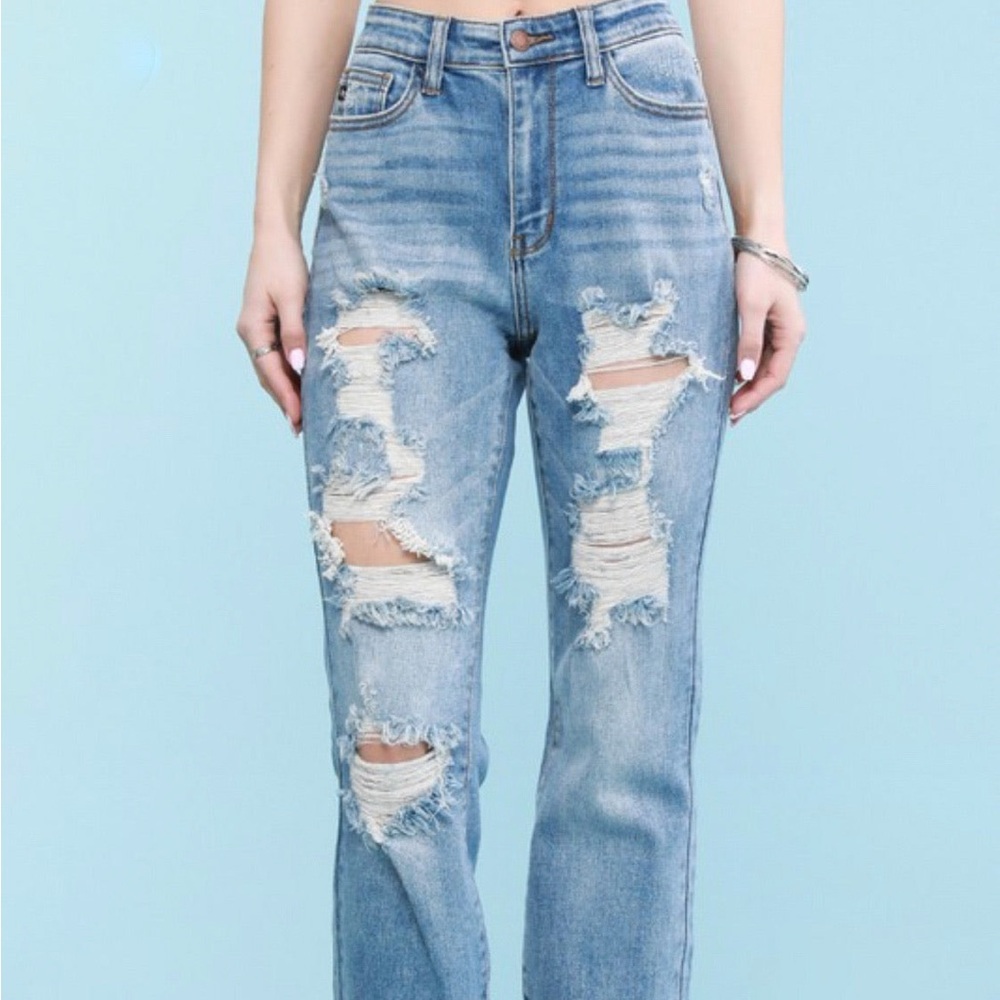 Judy Blue Lt Wash Destroyed Boyfriend Jeans